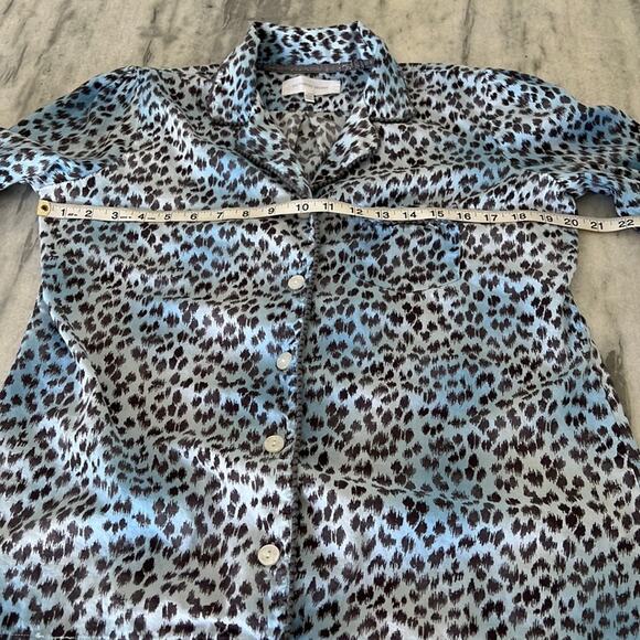 Victoria’s Secret Pajama Top Size M Animal Print Blue Gray Cotton Button Front - Picture 9 of 10